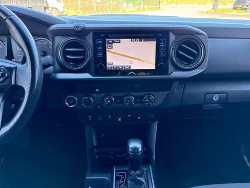 Used 2019 Toyota Tacoma TRD Sport w/ Technology Package AWD/4WD image 22