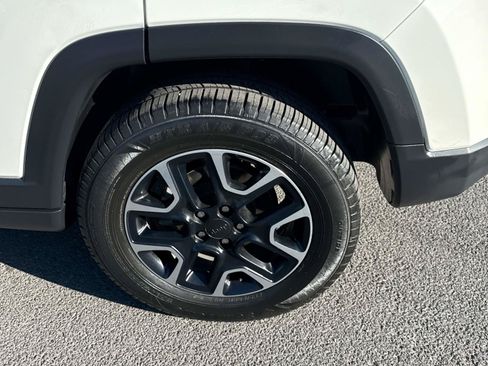 Used 2018 Jeep Compass Trailhawk w/ Cold Weather Group AWD/4WD image 8