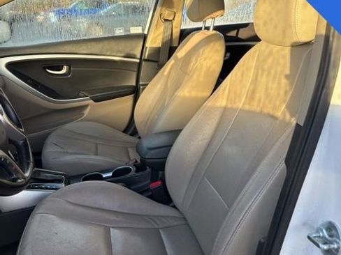 Used 2014 Hyundai Elantra GT w/ Option Group 03 image 10
