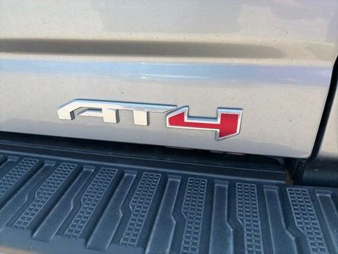 Used 2024 GMC Sierra 2500 AT4 w/ AT4 Preferred Package AWD/4WD image 9