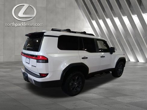 Used 2024 Lexus GX 550 AWD/4WD image 6
