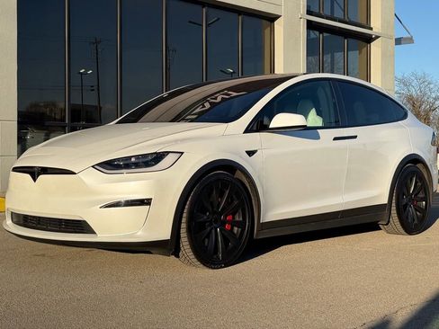 Used 2023 Tesla Model X Plaid image 4