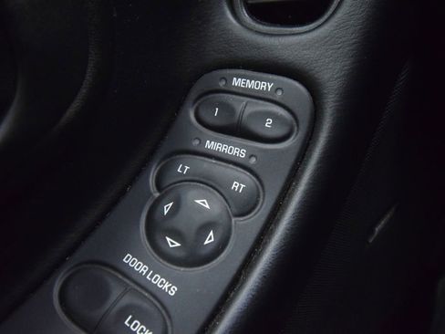 Used 2002 Chevrolet Corvette Z06 w/ Memory Pkg RWD image 34