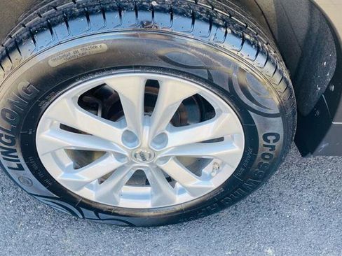 Used 2015 Nissan Rogue SV w/ SV Premium Package image 38