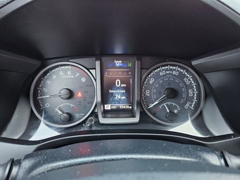 Used 2018 Toyota Tacoma SR5 image 18