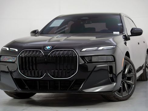 Used 2024 BMW i7 eDrive50 w/ M Sport Package image 3