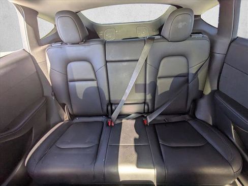 Used 2022 Tesla Model Y Performance image 12