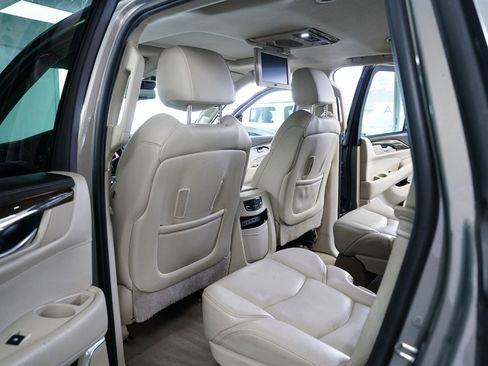 Used 2018 Cadillac Escalade Premium Luxury image 16
