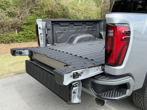 New 2026 GMC Sierra 2500 Denali w/ Denali Reserve Package AWD/4WD image 17