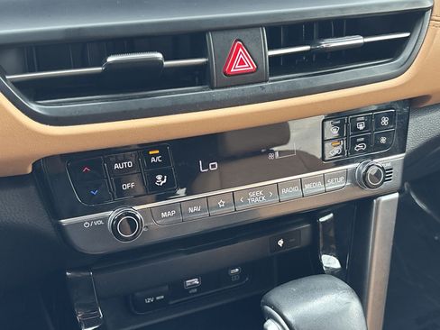 Used 2024 Kia Seltos EX AWD/4WD image 16