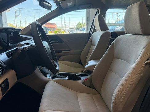 Used 2015 Honda Accord Hybrid Sedan image 8