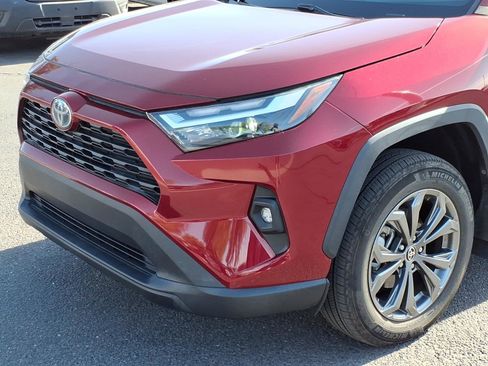 Used 2022 Toyota RAV4 XLE Premium AWD/4WD image 8