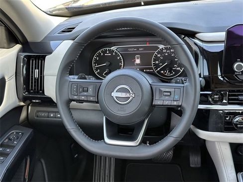 New 2025 Nissan Pathfinder SV image 19