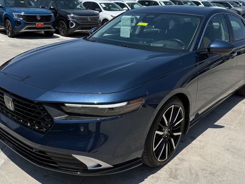 Used 2024 Honda Accord Touring image 3