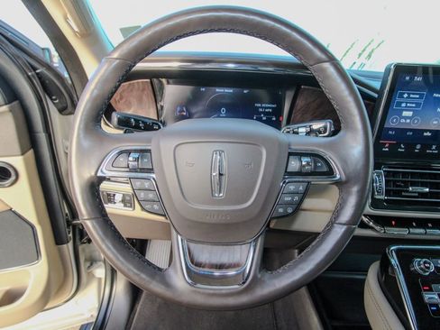 Used 2022 Lincoln Navigator 4WD image 20