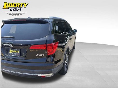 Used 2017 Honda Pilot Touring image 7