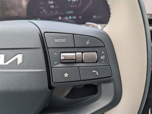 Used 2025 Kia EV6 Wind RWD image 33