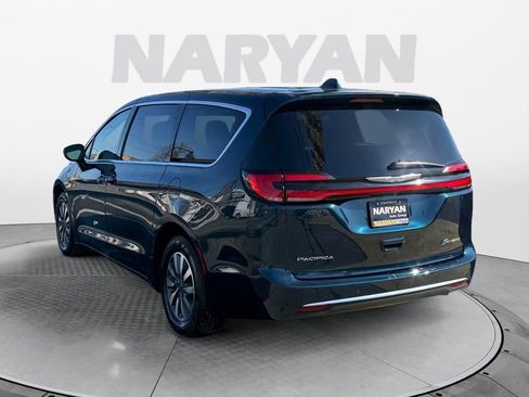 Used 2022 Chrysler Pacifica Touring-L image 6