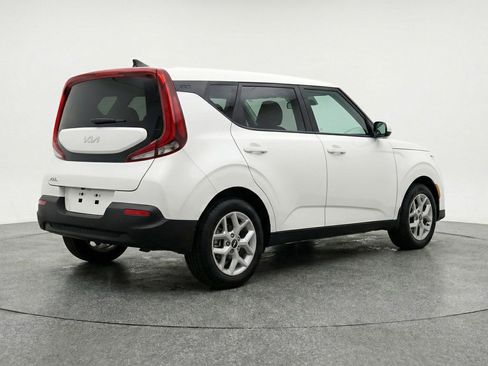 Used 2025 Kia Soul LX w/ LX Technology Package FWD image 9
