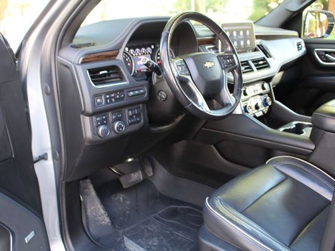 Used 2021 Chevrolet Tahoe Premier w/ Premium Package image 7