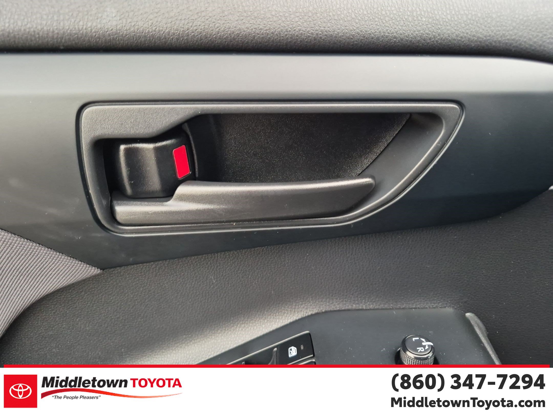 Used 2023 Toyota Highlander LE AWD/4WD image 11