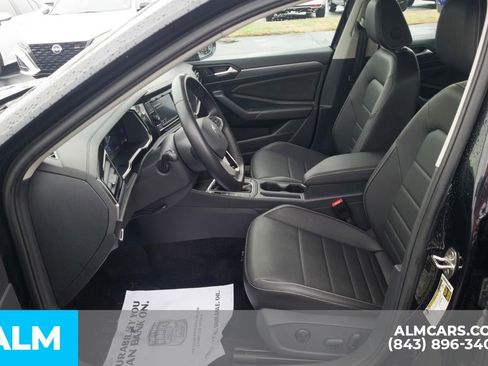 Used 2024 Volkswagen Jetta SE FWD image 15