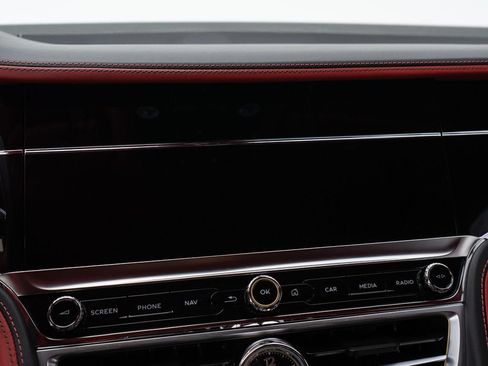 Used 2025 Bentley Flying Spur Plug-In Hybrid AWD/4WD image 40