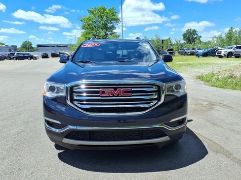 Used 2017 GMC Acadia SLT FWD image 2