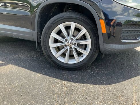 Used 2017 Volkswagen Tiguan Limited w/ Alloy Wheels Package FWD image 25