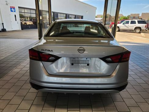 Used 2024 Nissan Altima 2.5 S FWD image 5