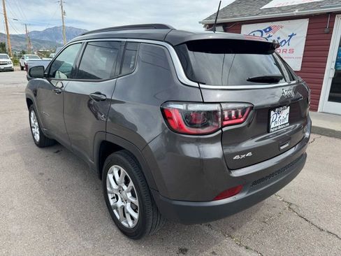 Used 2023 Jeep Compass Latitude w/ Sun and Sound Group AWD/4WD image 3