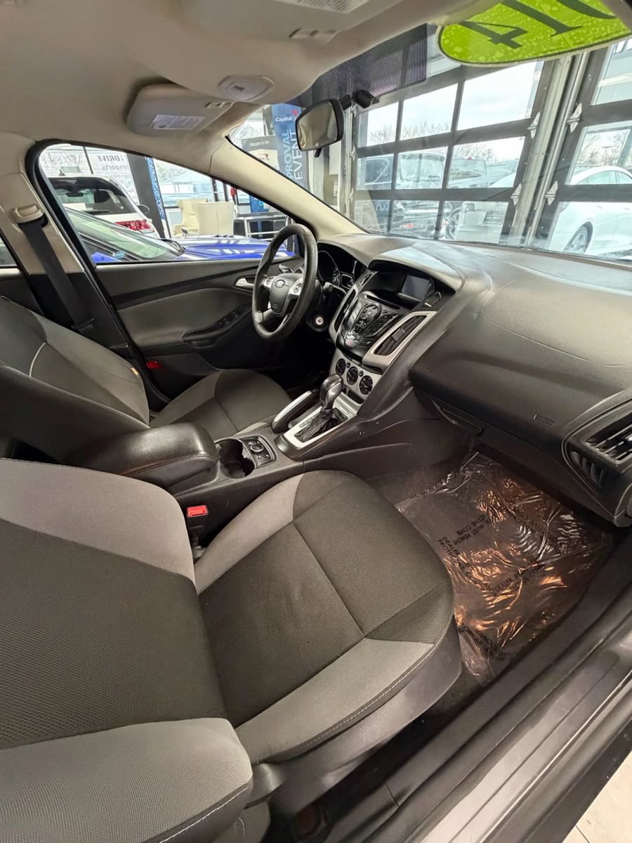 Used 2014 Ford Focus SE w/ SE Winter Package FWD image 7