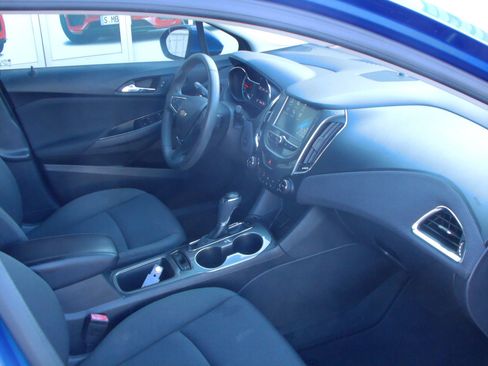 Used 2016 Chevrolet Cruze LT w/ Convenience Package FWD image 20
