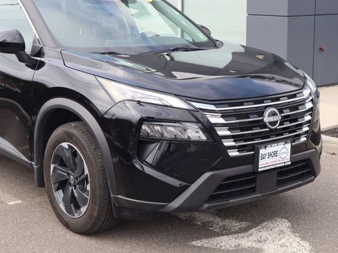 Certified 2025 Nissan Rogue SV AWD/4WD image 4