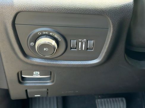Used 2022 Jeep Grand Cherokee Limited w/ Luxury Tech Group II RWD image 15