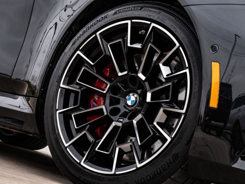 Used 2025 BMW M5 w/ Executive Package image 9