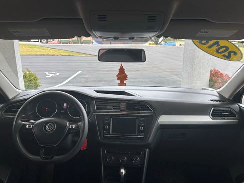 Used 2018 Volkswagen Tiguan S image 9