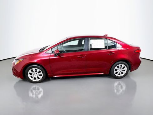 Used 2022 Toyota Corolla LE image 9