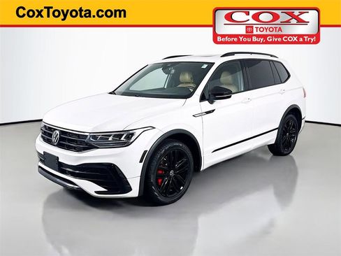 Used 2022 Volkswagen Tiguan SE R-Line image 1