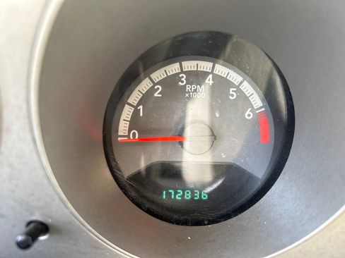 Used 2010 Dodge Avenger SXT image 14