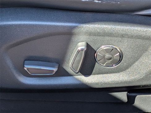 Used 2018 Ford Explorer Platinum image 26