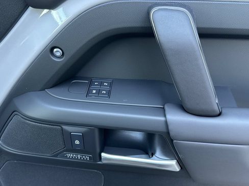 New 2026 Land Rover Defender 110 X-Dynamic SE AWD/4WD image 19