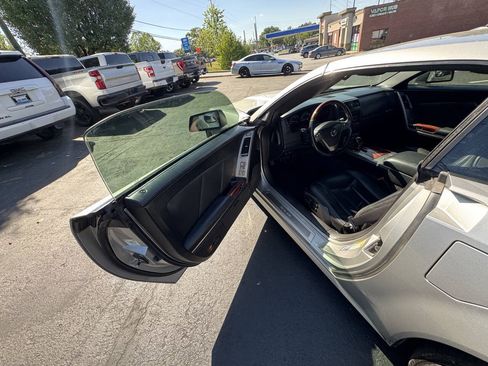 Used 2007 Cadillac XLR RWD image 11