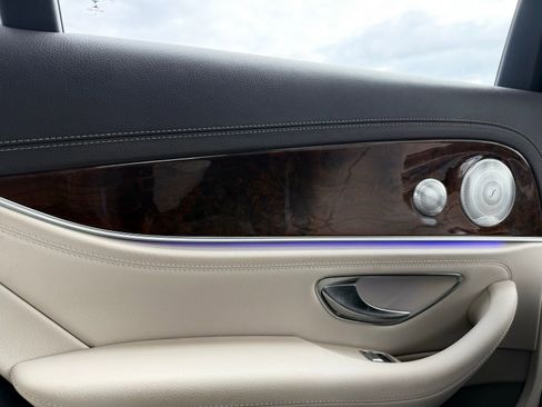 Used 2017 Mercedes-Benz E 300 4MATIC image 30