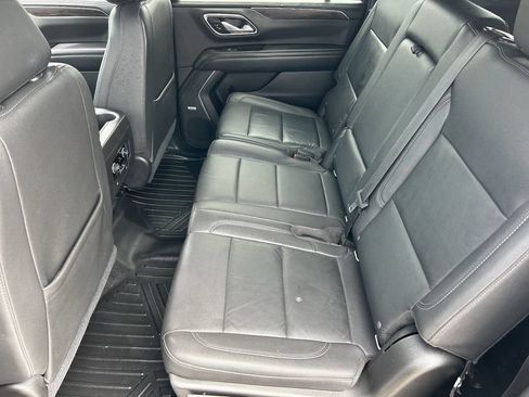 Used 2021 Chevrolet Suburban LT RWD image 18