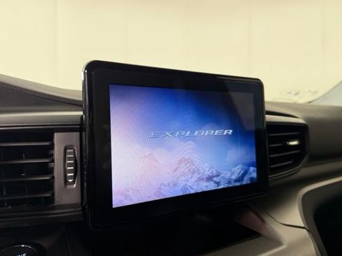 Used 2022 Ford Explorer XLT RWD image 19