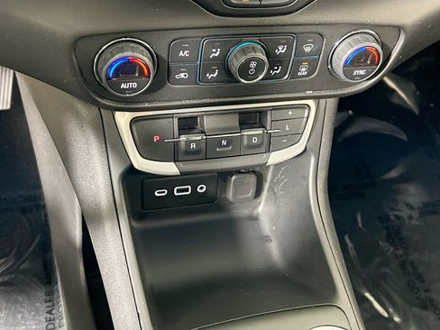 Used 2022 GMC Terrain SLE w/ Driver Convenience Package AWD/4WD image 16
