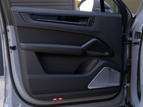 Certified 2026 Porsche Cayenne GTS image 17