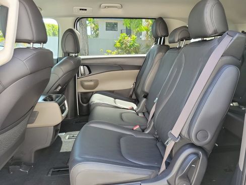 Certified 2025 Kia Carnival FWD image 10