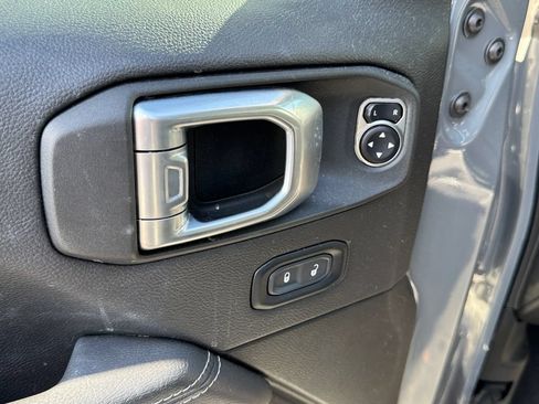 Used 2023 Jeep Wrangler Unlimited Sahara w/ Cold Weather Group AWD/4WD image 10